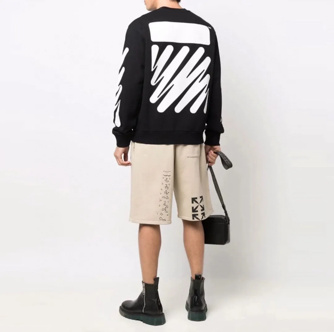 ♻️💯Upper body reference model picture❤️Top version OFF-WHITE OW black and white graffiti brush wave pattern zebra crossing ECG men's and women's loose T-shirt men's and women's same style round neck sweatshirt After the ECG series, the tiger stripe pattern appears again. This may be another simple and luxurious new model after the merger with LV. Awesome black and white color scheme, new artistic derivation of signature elements, and simple fashion style is remarkable. Small dropped shoulders, slightly wide style, suitable for both men and women.  Imported glue technology, extremely strong. 21 brand new washable collar label tags, customized one to one. The fabric is 480g double-ply double-yarn terry fabric, which is full of drape and smooth to the touch. A must-have for fall and winter!  Color: Black Size: XS-L P:360